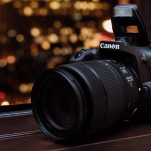 Camera foto Canon EOS 90D + obiectiv Canon EFS 18-55mm